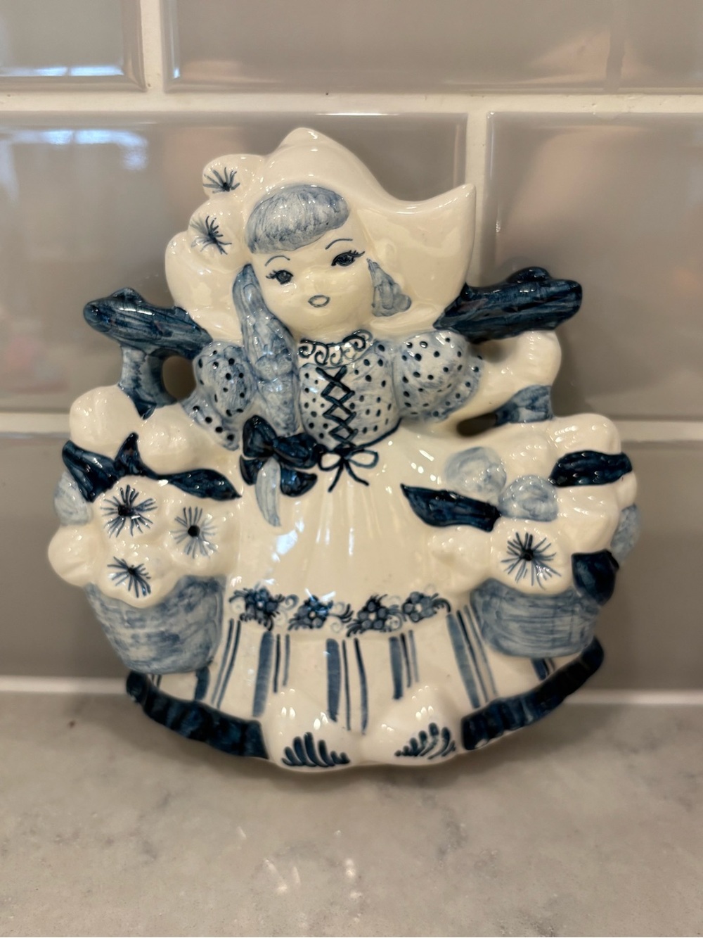Vintage hand painted Delft Dutch girl mold made in USA
